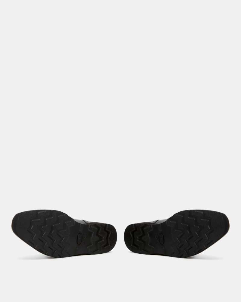 Photo inspiration: Visual Reference: Black Brogue Lightweight Dress Shoe