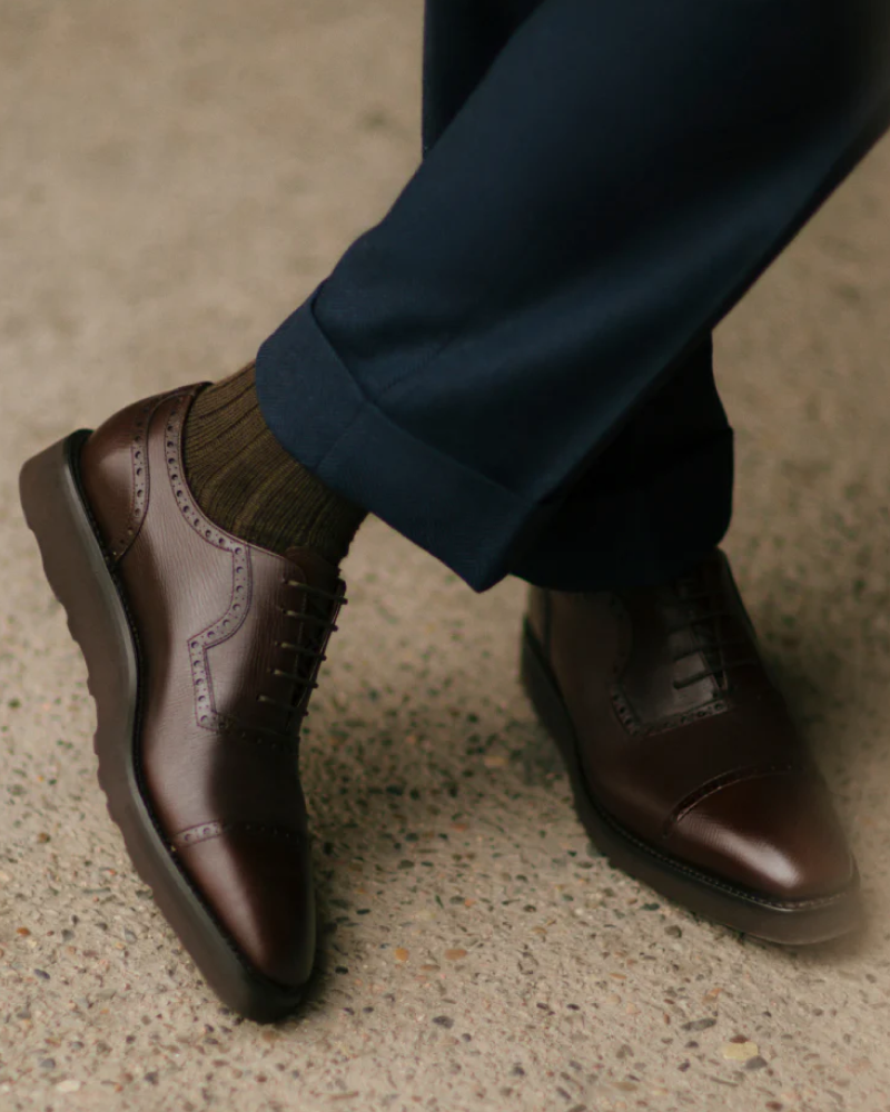 Brown Brogue Lightweight Dress Shoe 10 UK / 11 US Brown Brogue Lightweight Dress Shoe 10 UK / 11 US