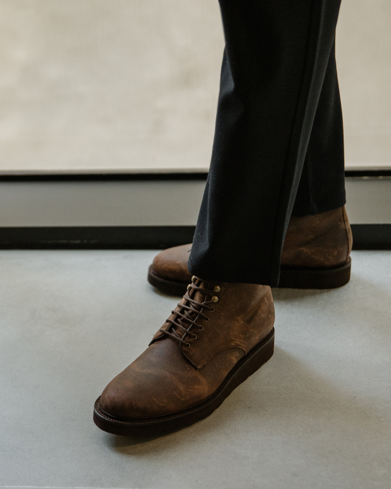 [SALE] - Brown Waxed Suede Lightweight Plain-Toe Boot